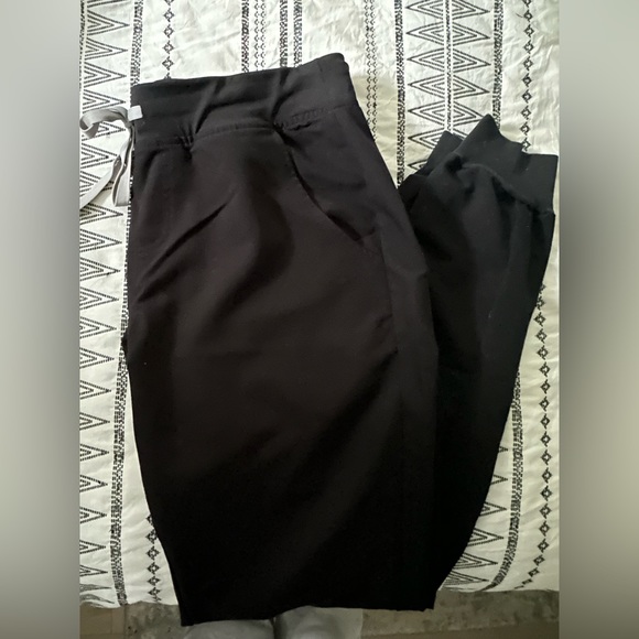 Figs scrubs - Picture 2 of 4